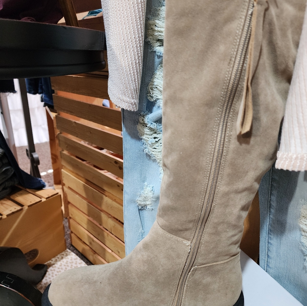 Tall Boot - Picture 2 of 3